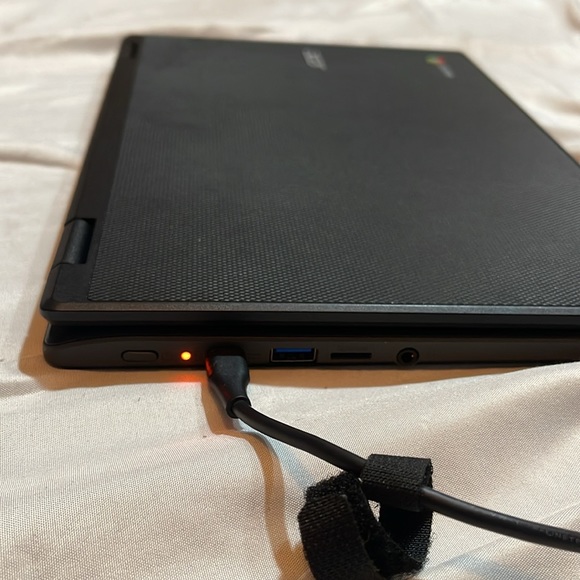 Acer Chromebook Tablet w/Charger - Picture 4 of 5